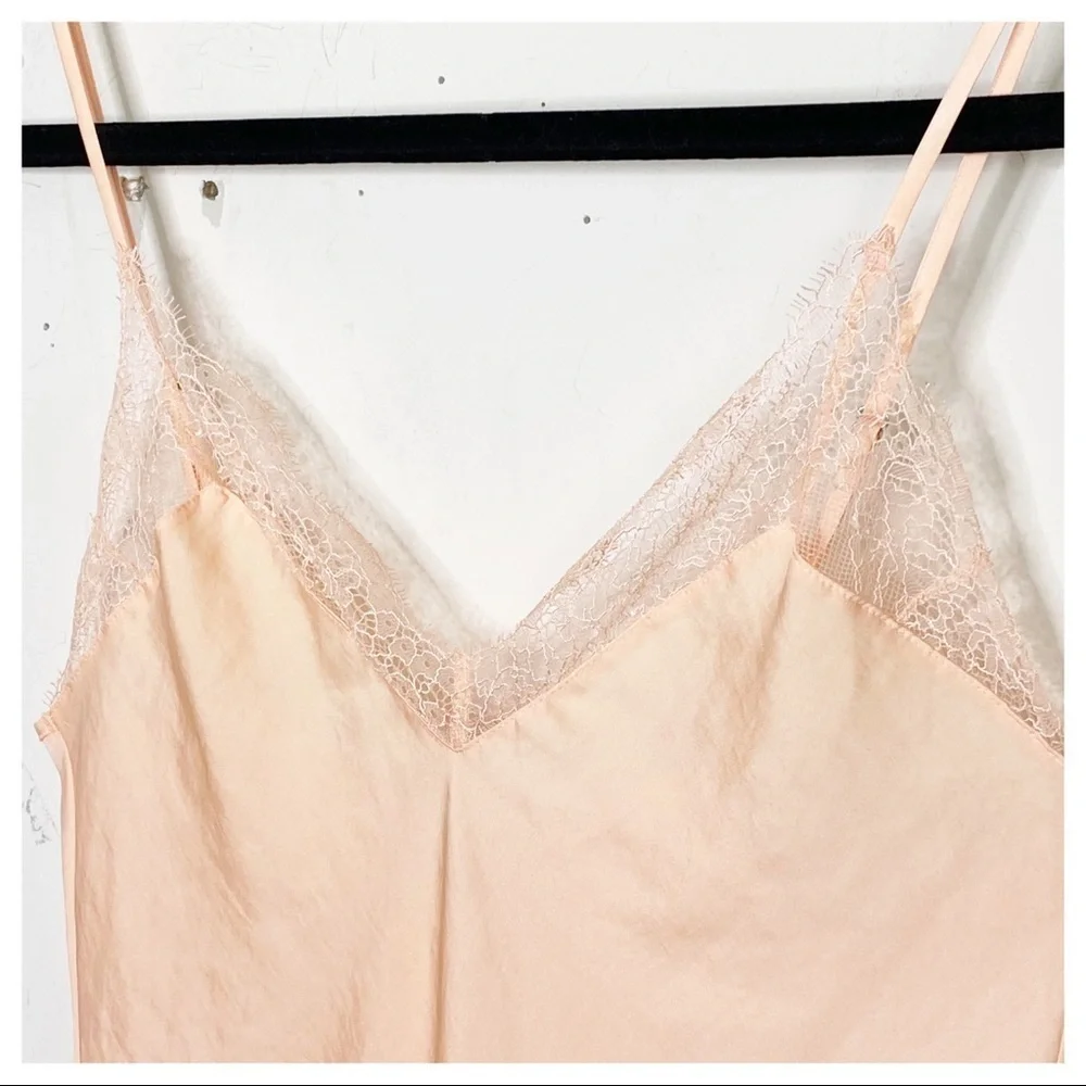 𝅺Victoria’s Secret peach chemises slip dress